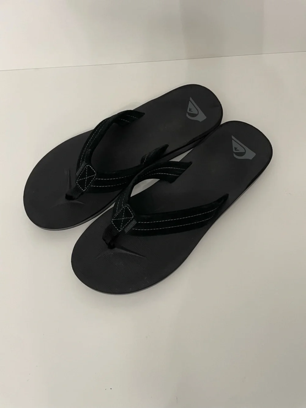 Quiksilver Black Flip Flop Sandals Mens 11 Thong Beach Resortwear Gorpcore Surf